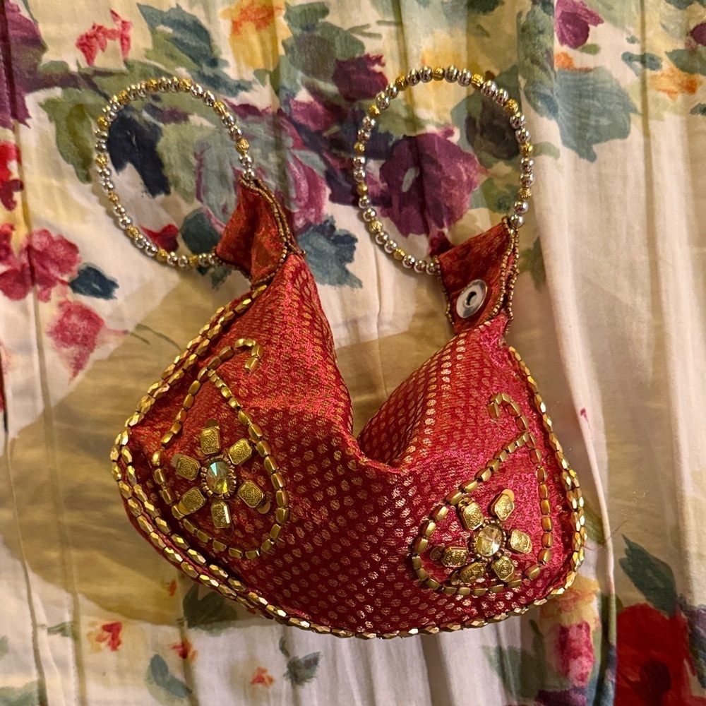 NWOT Elegant Red Embellished Women's Bag - Picture 2 of 10